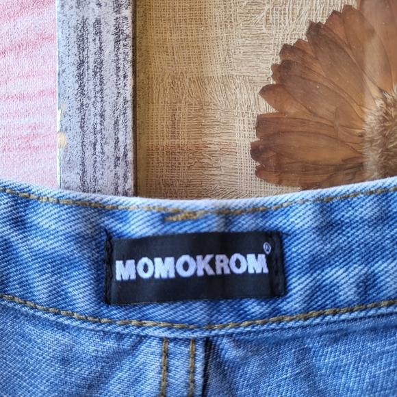 Momokrom Light Wash Distressed High Waist Cutoff Shorts Women’s Size 4 - Picture 5 of 6